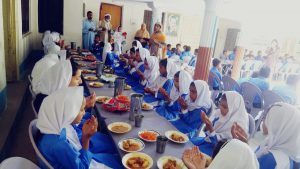 Children of AIS Islamgarh offering prayers.