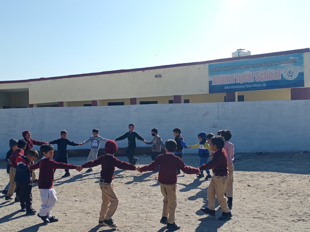 Students of AIS Mian Muhammad Town.